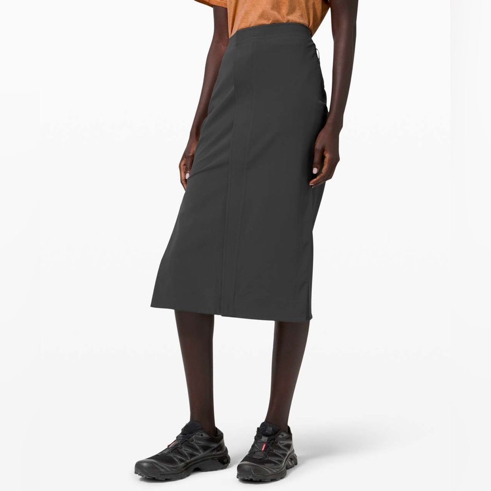 LULULEMON Kosaten Skirt *lululemon lab size 8
Graphite Grey